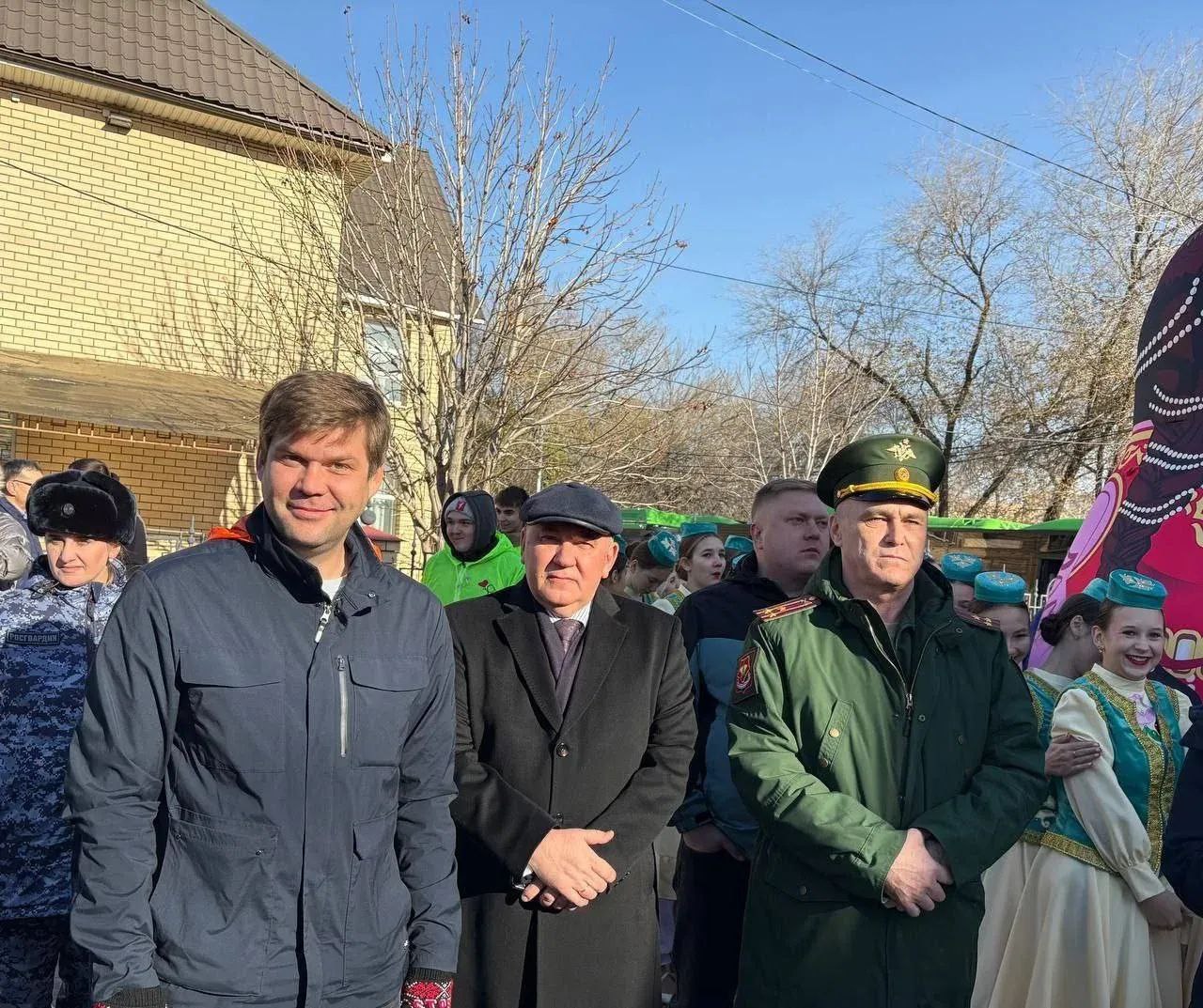 Оренбуржцы отметили День народного единства Оренбуржцы отметили День народного единства