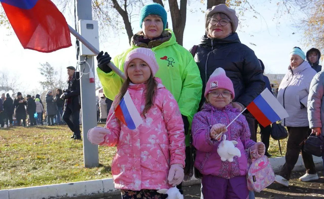 Оренбуржцы отметили День народного единства Оренбуржцы отметили День народного единства