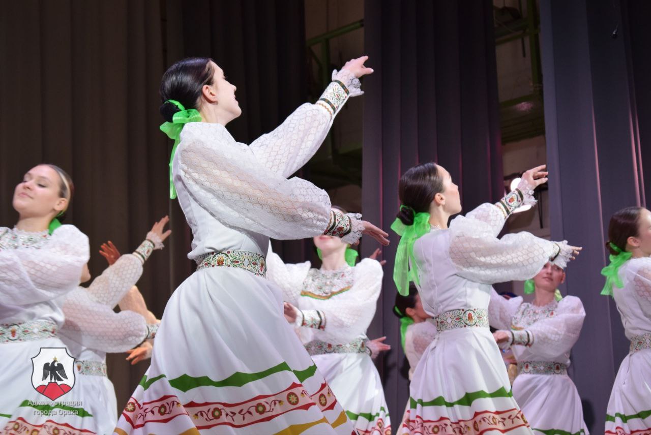 В Орске ярким концертом отметили День народного единства В Орске ярким концертом отметили День народного единства