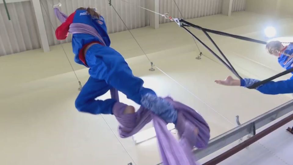 Юные воспитанницы Центра циркового искусства им. Терещенко ДК «Молодежный» успешно выступили на первом международном фестивале воздушного искусства в Китае