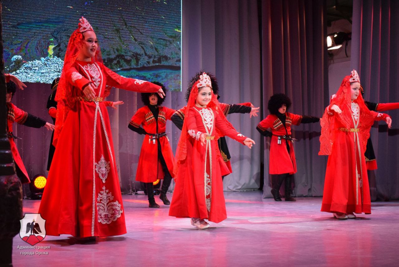 В Орске ярким концертом отметили День народного единства В Орске ярким концертом отметили День народного единства