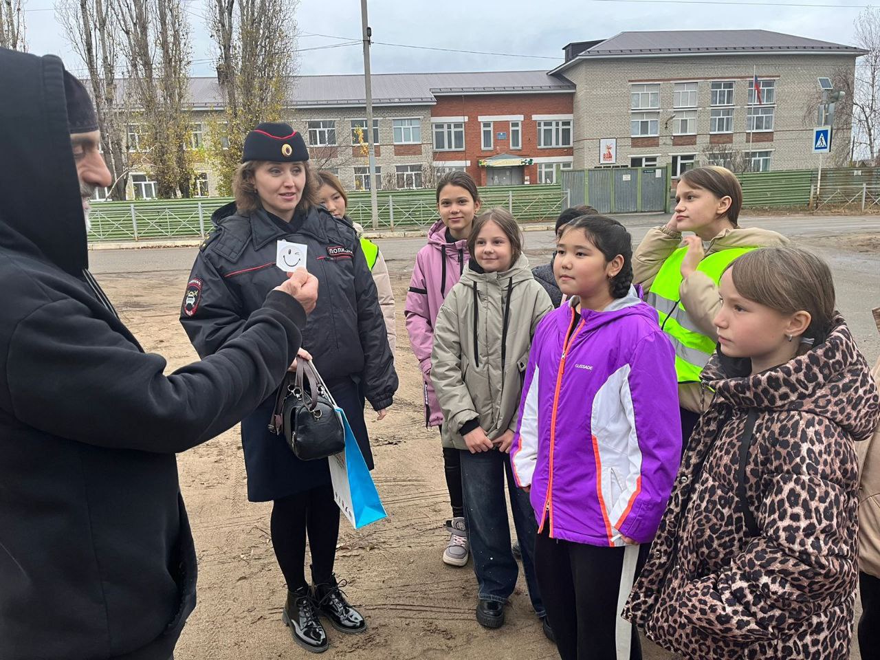 В рамках профилактического мероприятия "Пешеход" сотрудники Госавтоинспекции МУ МВД России "Орское" активно проводят профилактические беседы с пешеходами, напоминая о важности соблюдения правил дорожного движения и о... В рамках профилактического мероприятия "Пешеход" сотрудники Госавтоинспекции МУ МВД России "Орское" активно проводят профилактические беседы с пешеходами, напоминая о важности соблюдения правил дорожного движения и о...