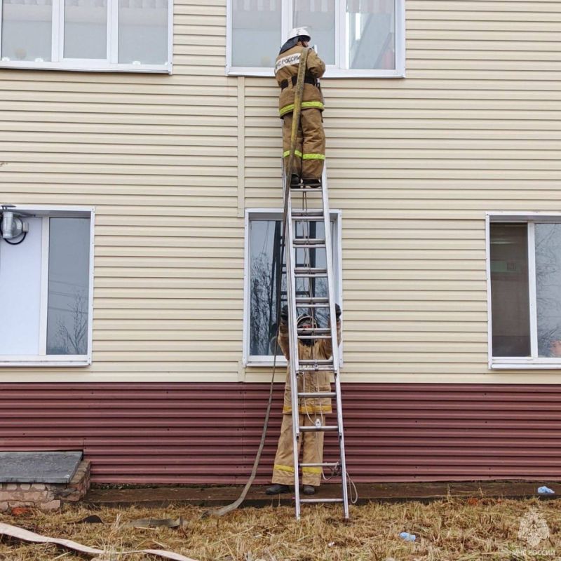 Пожарно-тактические учения прошли в гимназии Абдулино Пожарно-тактические учения прошли в гимназии Абдулино