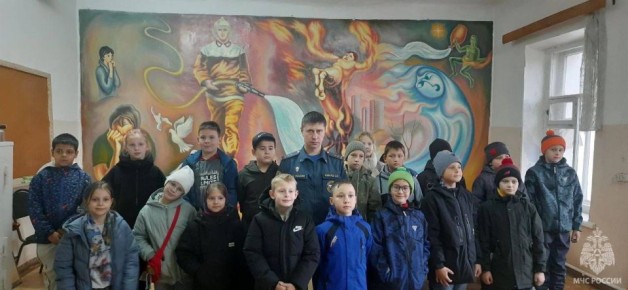 Ученики Кувандыкской школы в гостях у пожарных