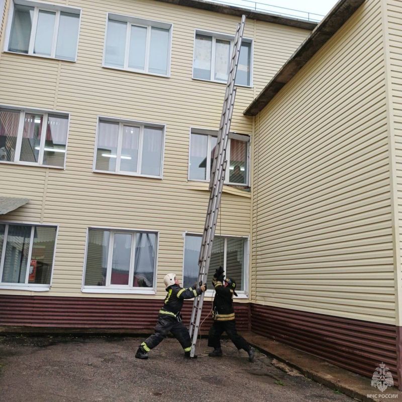 Пожарно-тактические учения прошли в гимназии Абдулино Пожарно-тактические учения прошли в гимназии Абдулино