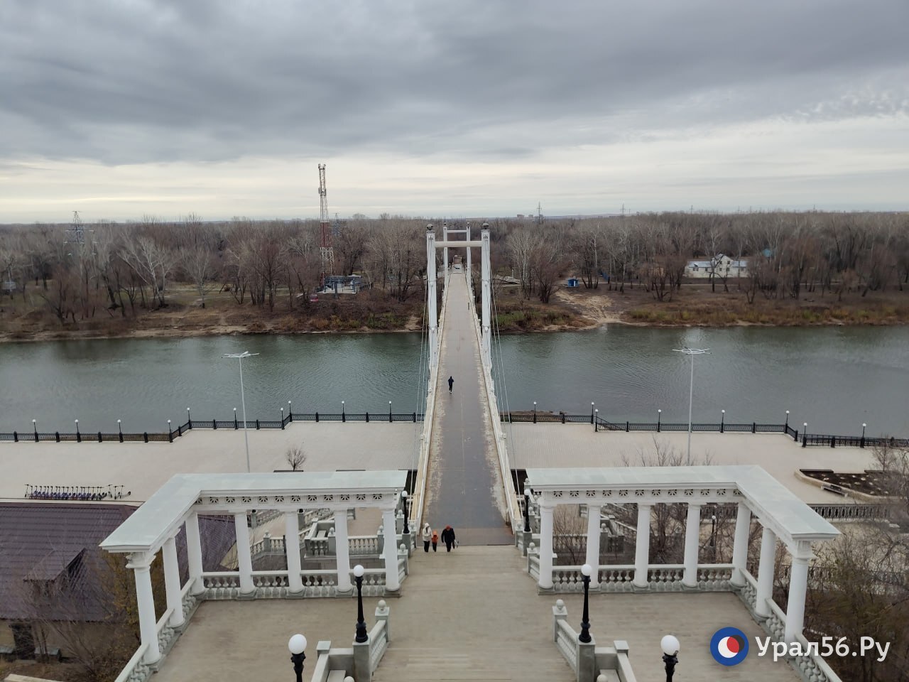 Урал в Оренбурге продолжает мелеть Урал в Оренбурге продолжает мелеть