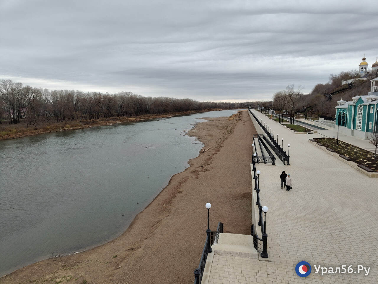 Урал в Оренбурге продолжает мелеть Урал в Оренбурге продолжает мелеть