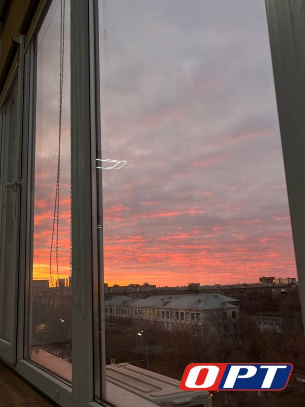 Рабочий день завершается для оренбуржцев красивым закатом