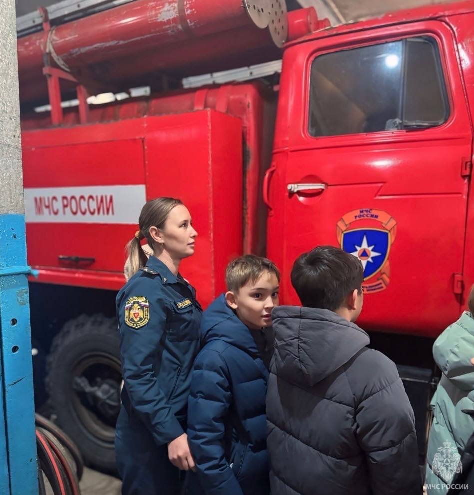 «Огненные уроки»: школьники узнали секреты профессии пожарного «Огненные уроки»: школьники узнали секреты профессии пожарного