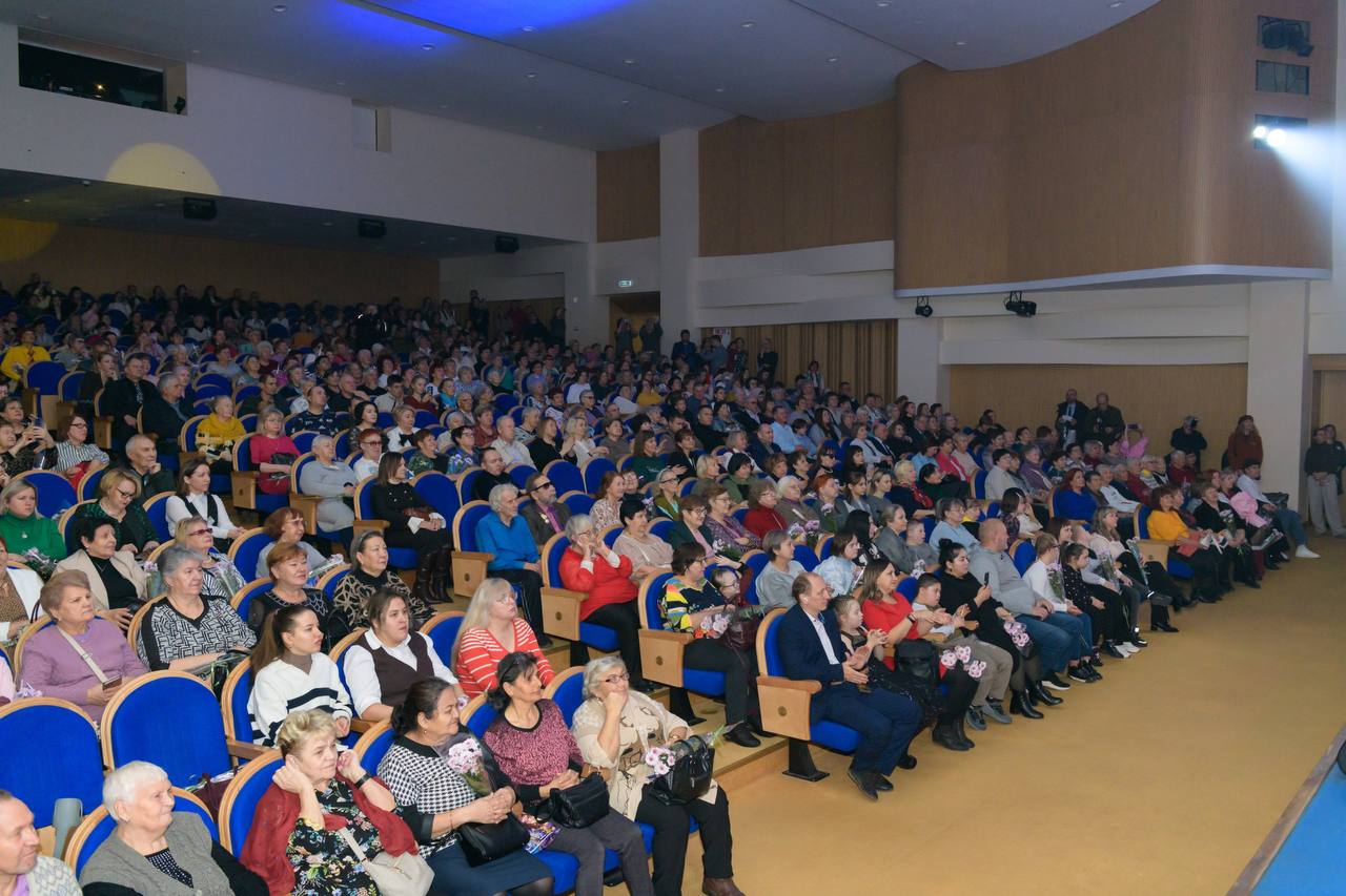 Губернатор Оренбургской области Евгений Солнцев принял участие в ХIII областном фестивале художественного творчества инвалидов «Вместе мы сможем больше!» Губернатор Оренбургской области Евгений Солнцев принял участие в ХIII областном фестивале художественного творчества инвалидов «Вместе мы сможем больше!»