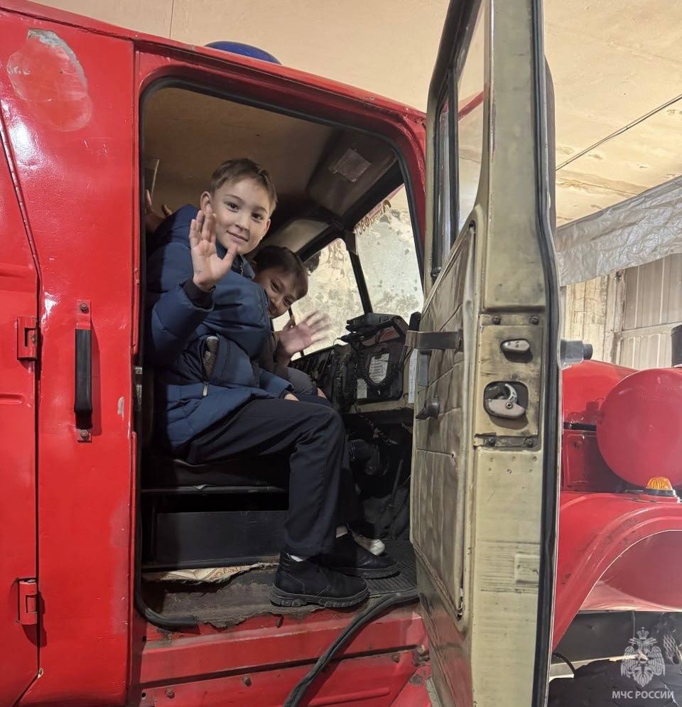 «Огненные уроки»: школьники узнали секреты профессии пожарного «Огненные уроки»: школьники узнали секреты профессии пожарного