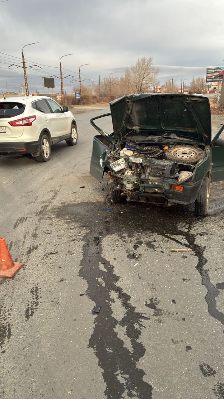 Двухлетний мальчик попал в больницу после ДТП на улице Путейской в Орске Двухлетний мальчик попал в больницу после ДТП на улице Путейской в Орске