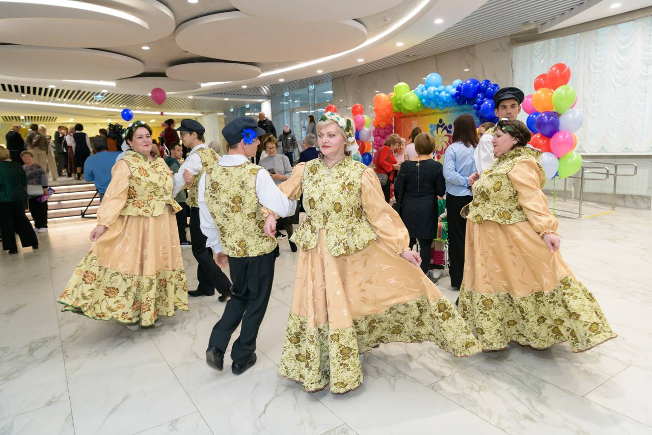 Губернатор Оренбургской области Евгений Солнцев принял участие в ХIII областном фестивале художественного творчества инвалидов «Вместе мы сможем больше!» Губернатор Оренбургской области Евгений Солнцев принял участие в ХIII областном фестивале художественного творчества инвалидов «Вместе мы сможем больше!»