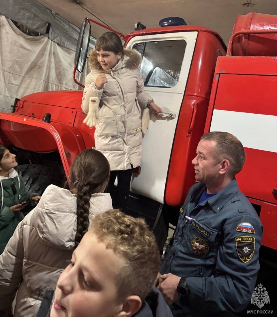 «Огненные уроки»: школьники узнали секреты профессии пожарного «Огненные уроки»: школьники узнали секреты профессии пожарного