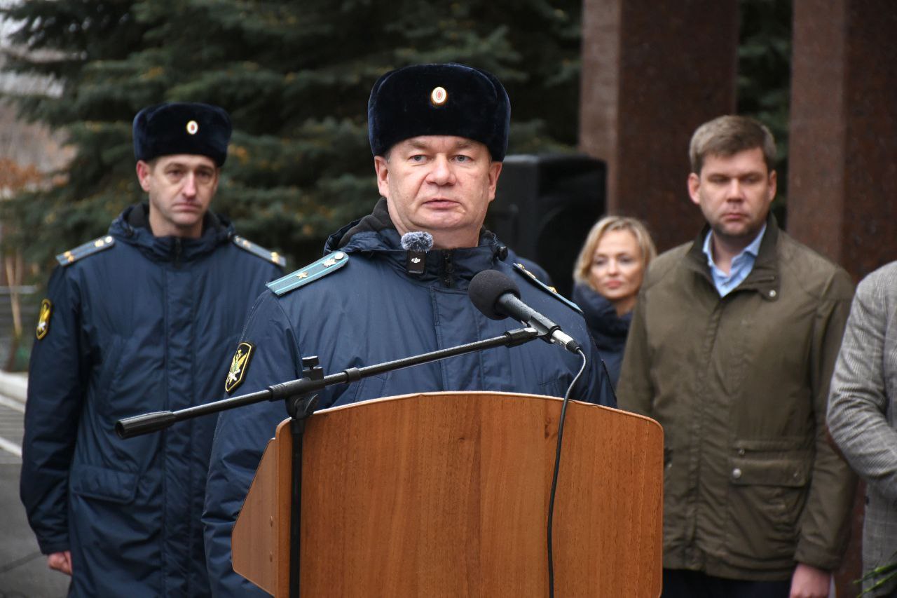 В Оренбурге увековечили имя младшего лейтенанта Владимира Дужего В Оренбурге увековечили имя младшего лейтенанта Владимира Дужего