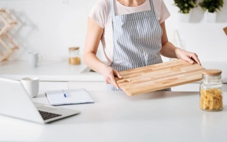 Как эффективно очистить разделочные доски: полезные советы для каждой кухни