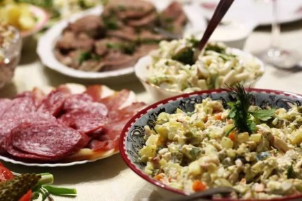 Что съесть с алкоголем, чтобы сохранить здоровье и не пожалеть на утро: проверенные советы