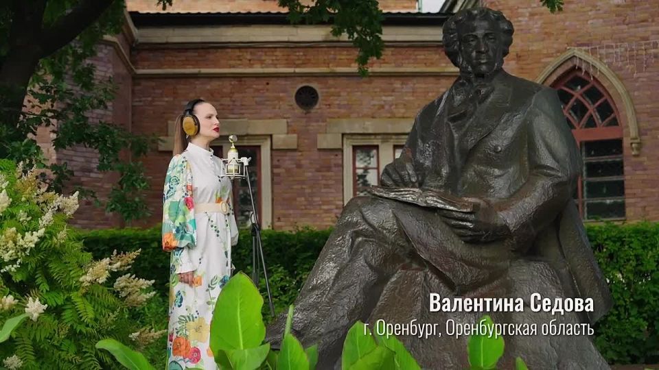 Евгений Солнцев: Сегодня, в день рождения прославленного композитора, талантливейшего человека и автора многих известных советских песен – Александры Николаевны Пахмутовой, вышел очередной видеоролик музыкального проекта ПФО...