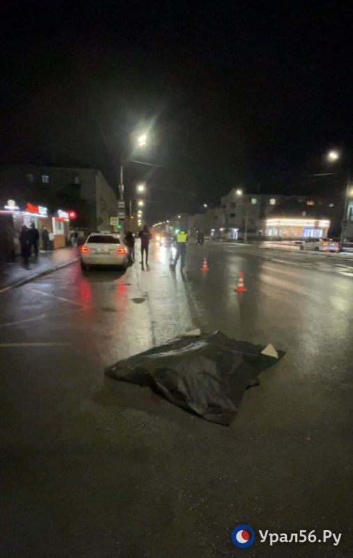 В Орске насмерть сбили человека на остановке «ДК Нефтехимиков»