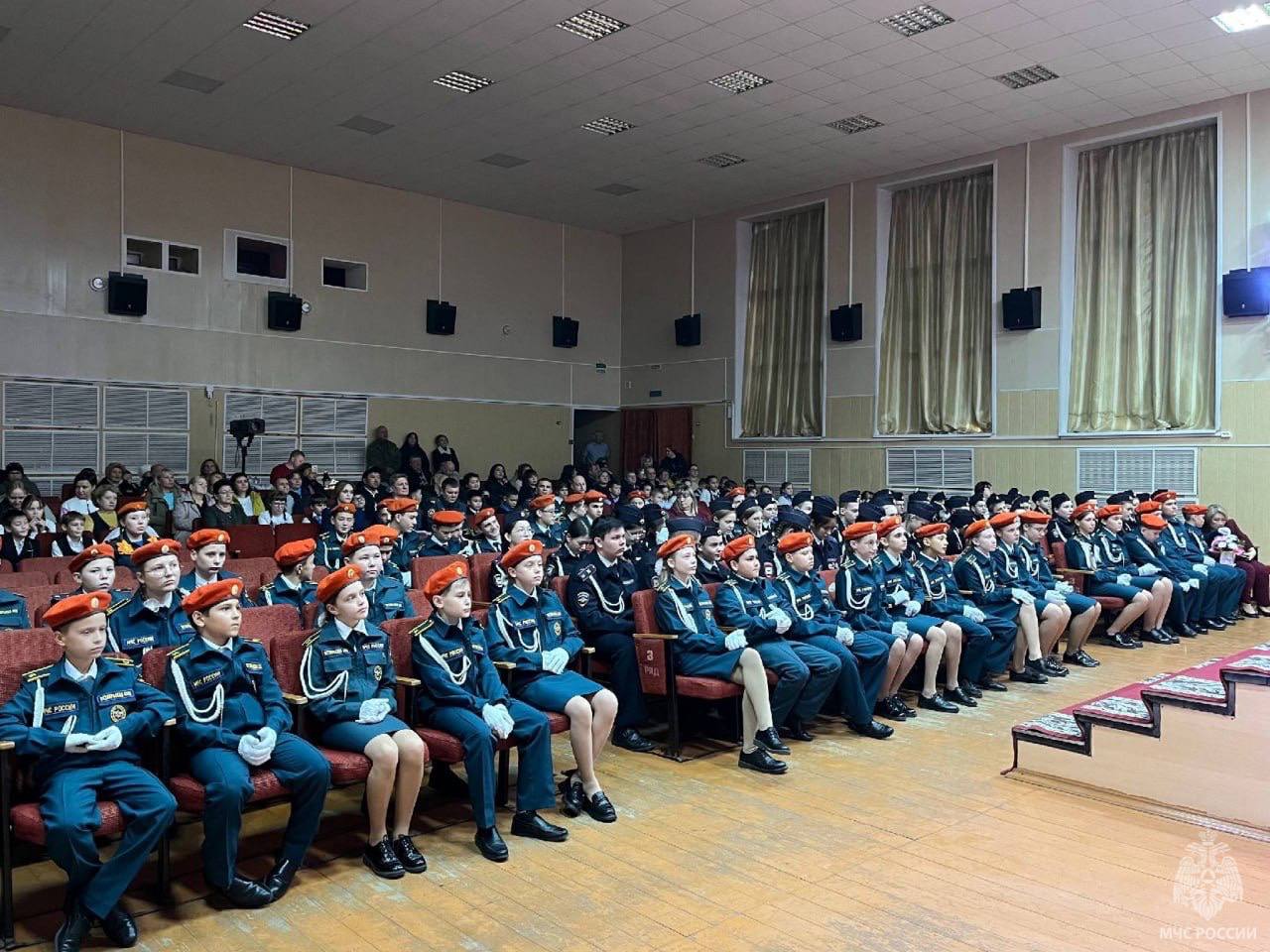 24 героя в погонах: пятиклассники Октябрьской школы стали кадетами МЧС России! 24 героя в погонах: пятиклассники Октябрьской школы стали кадетами МЧС России!