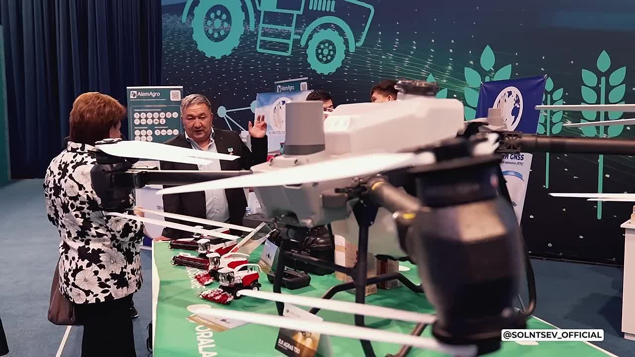 Евгений Солнцев: Вместе с делегацией Оренбургской области сегодня работали в Казахстане