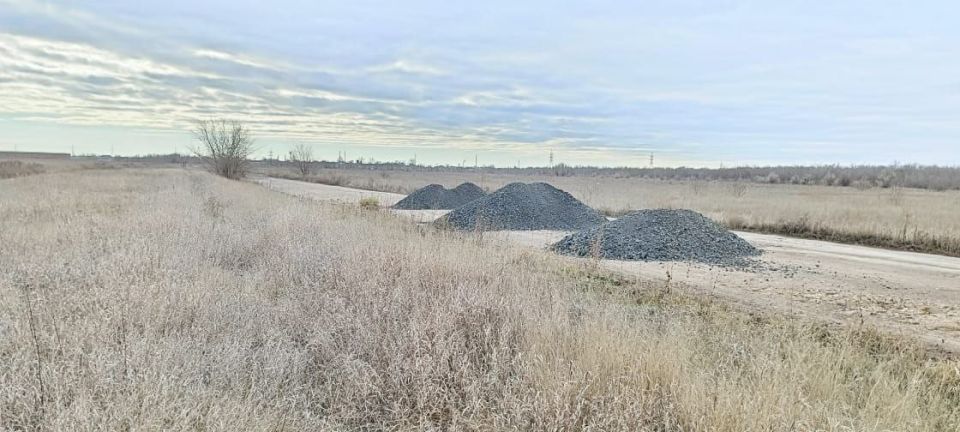 «Завозили в дождь, а выравнивать будут по снегу?»