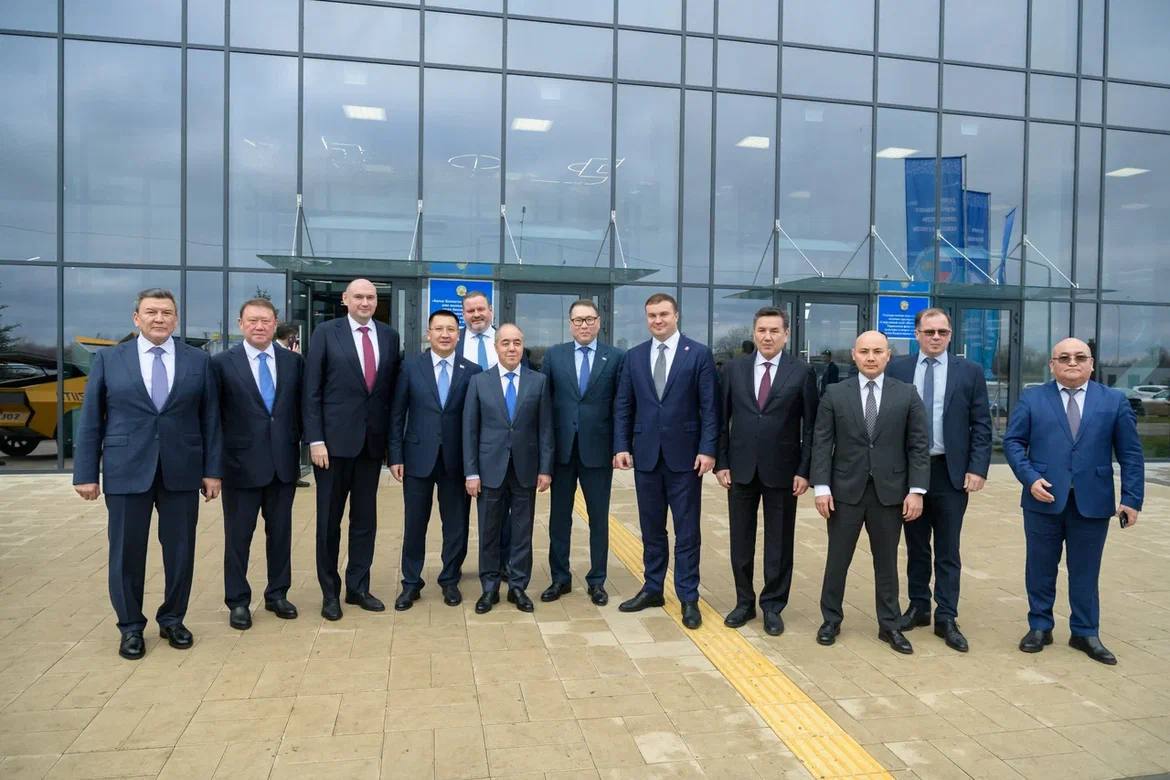 Президенты России и Казахстана приняли участие в пленарном заседании ХХI Форума межрегионального сотрудничества Президенты России и Казахстана приняли участие в пленарном заседании ХХI Форума межрегионального сотрудничества