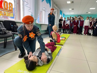 24 героя в погонах: пятиклассники Октябрьской школы стали кадетами МЧС России!