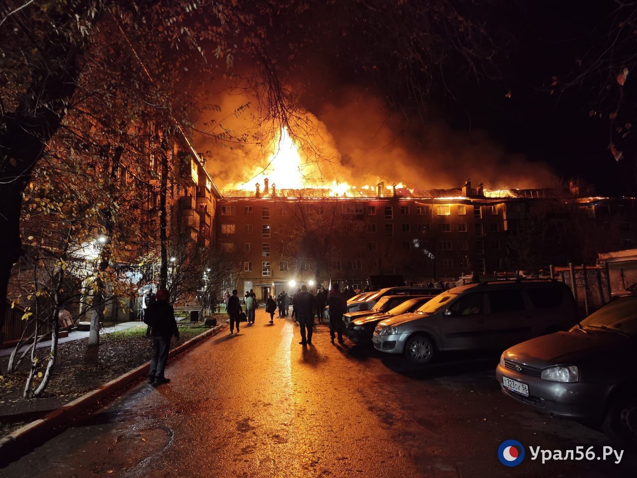 Сгоревшую крышу в жилом доме на пр. Больничном в Оренбурге обещают восстановить к Новому году