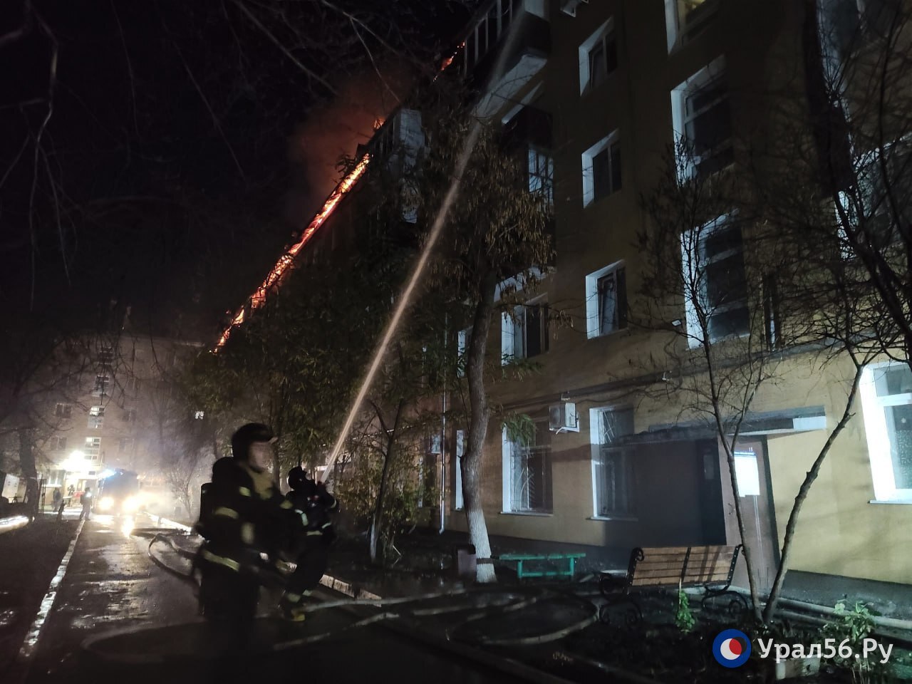 Предварительно, площадь пожара 1000 квадратных метров