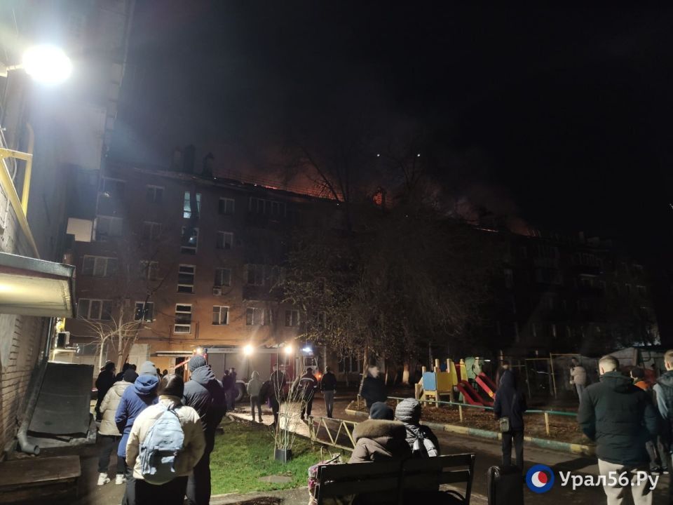 Пожар локализован. Тушение продолжается