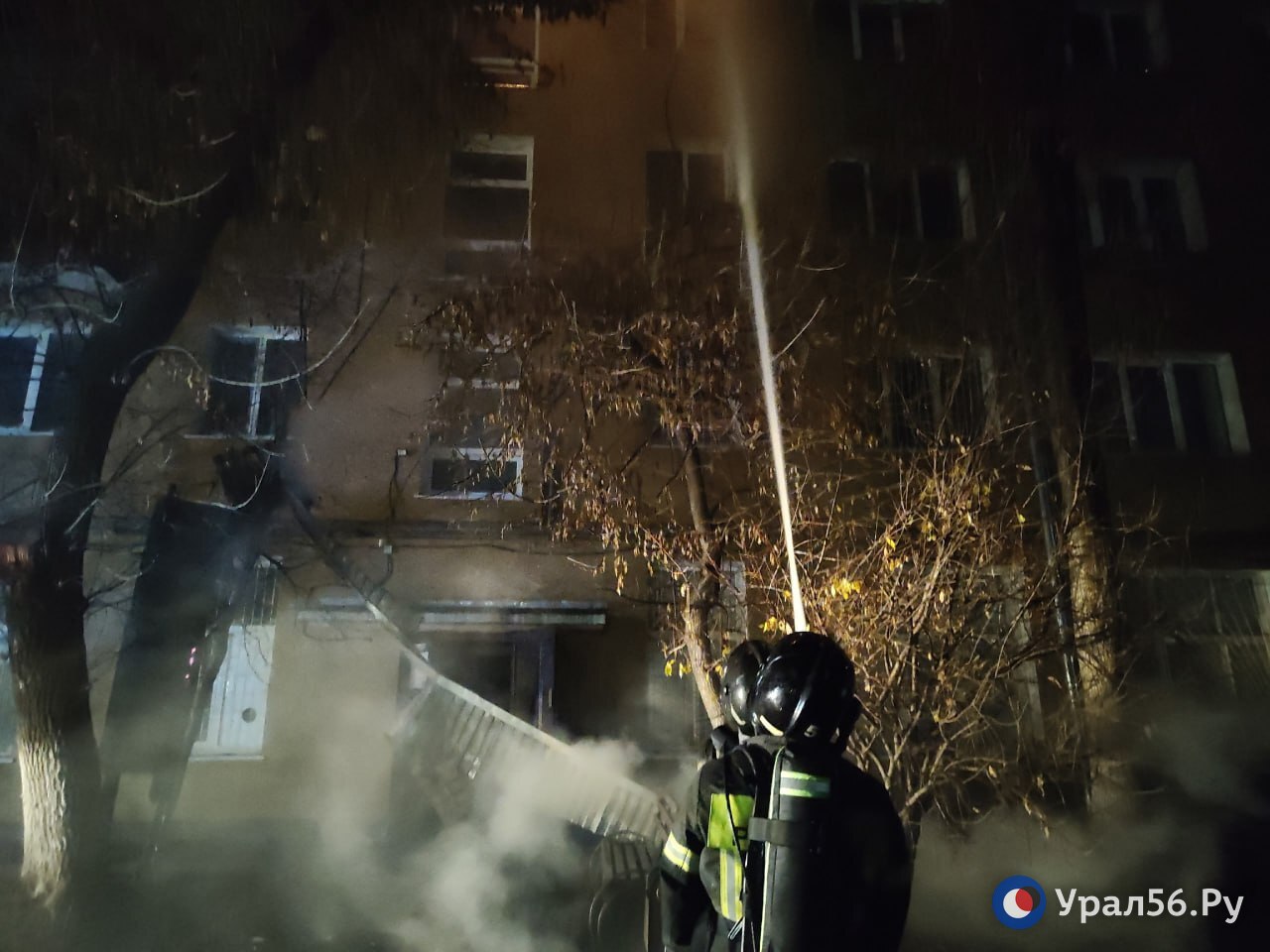 Предварительно, площадь пожара 1000 квадратных метров Предварительно, площадь пожара 1000 квадратных метров