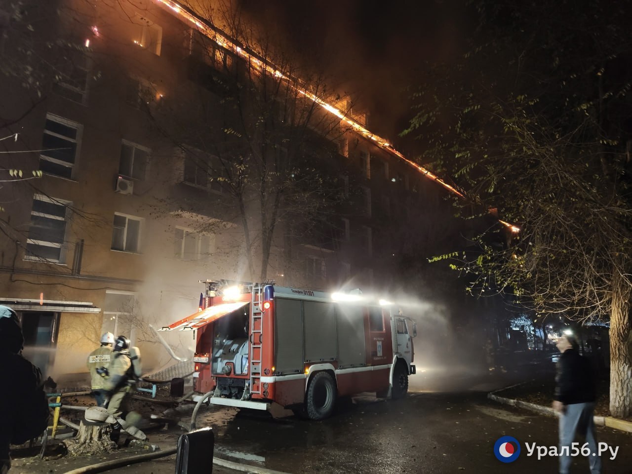 Предварительно, площадь пожара 1000 квадратных метров Предварительно, площадь пожара 1000 квадратных метров