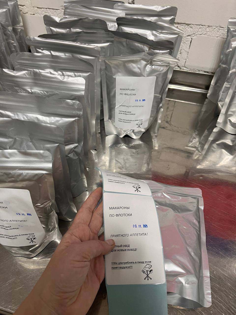 Полевая кухня по-орски - школьники взялись за ложки и половники Полевая кухня по-орски - школьники взялись за ложки и половники