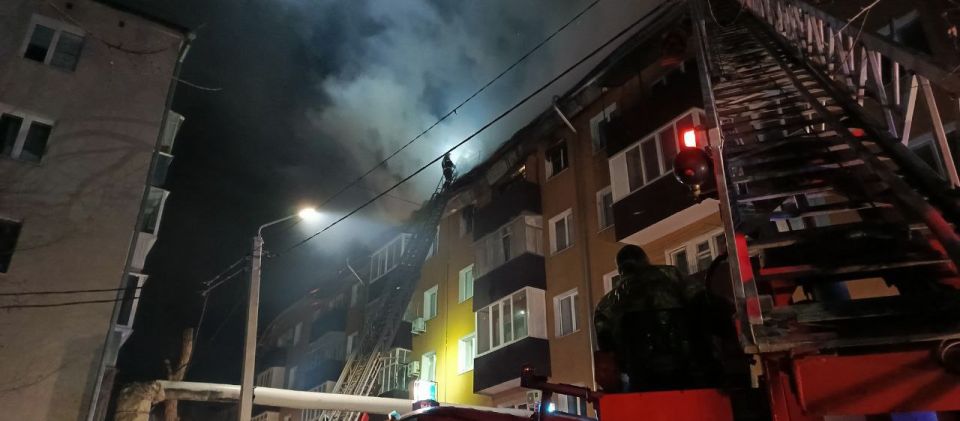 Пожар в жилом доме в Оренбурге локализован на площади 1400 "квадратов"