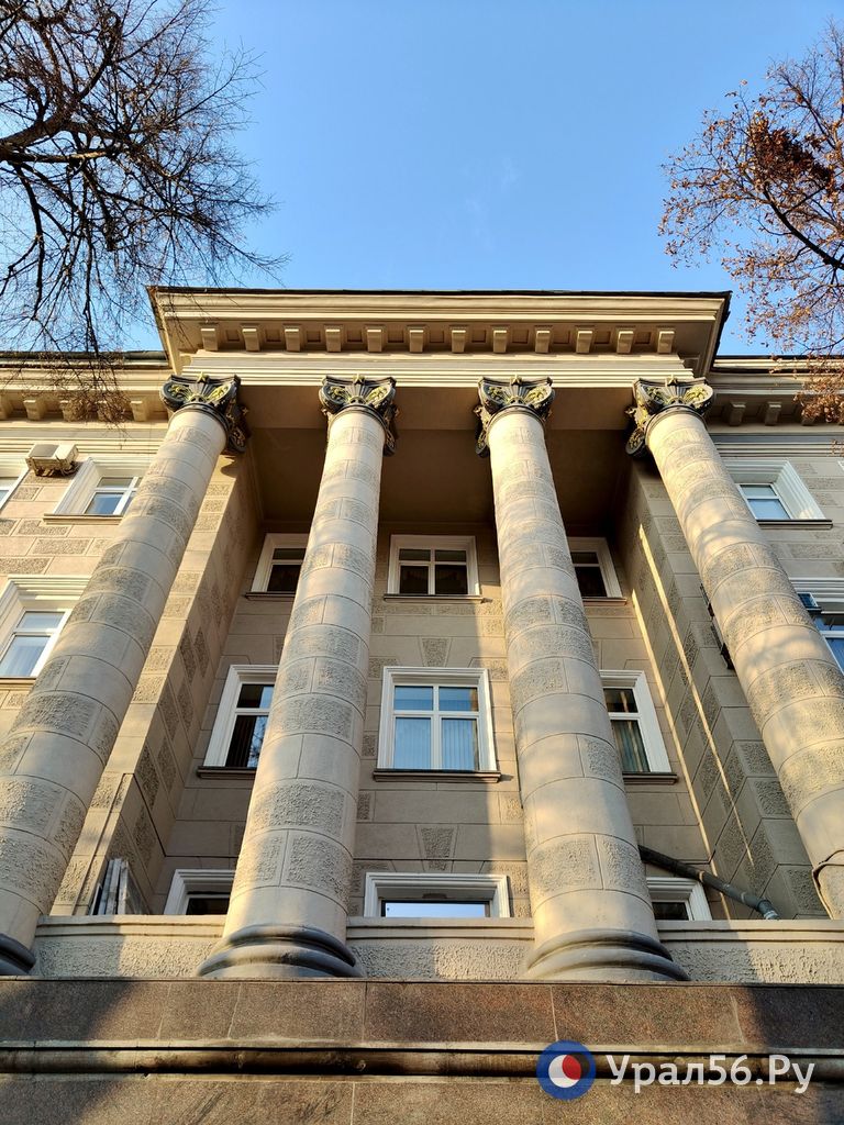 Яркий и теплый день в середине ноября в Оренбурге