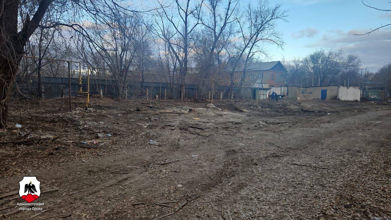 В Орске вывозят непригодные для проживания дома В Орске вывозят непригодные для проживания дома