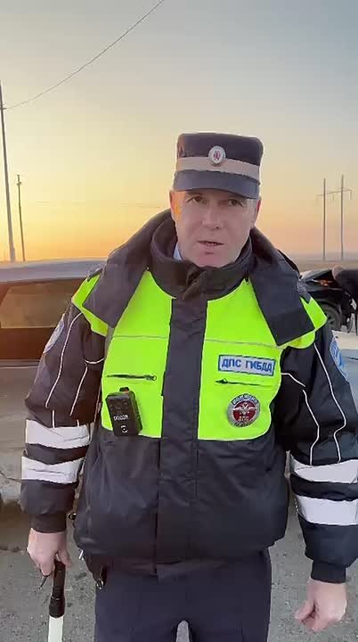 Сотрудники Госавтоинспекции Новосергиевского района устанавливают обстоятельства ДТП между автомобилями "Лада Гранта" и "Лада Веста"