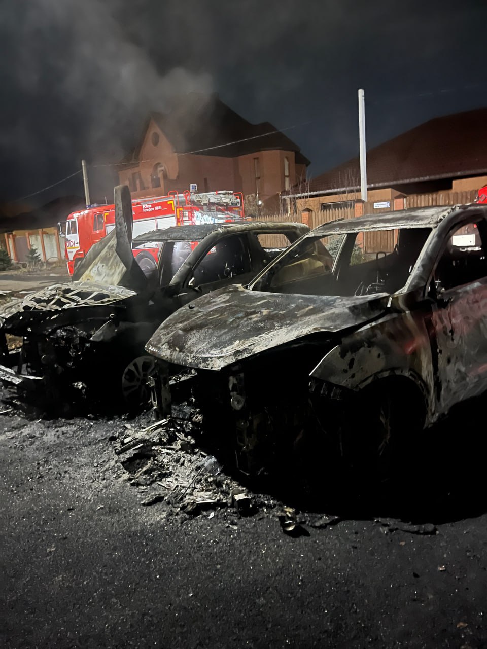 В поселке Пригородный сгорели два автомобиля