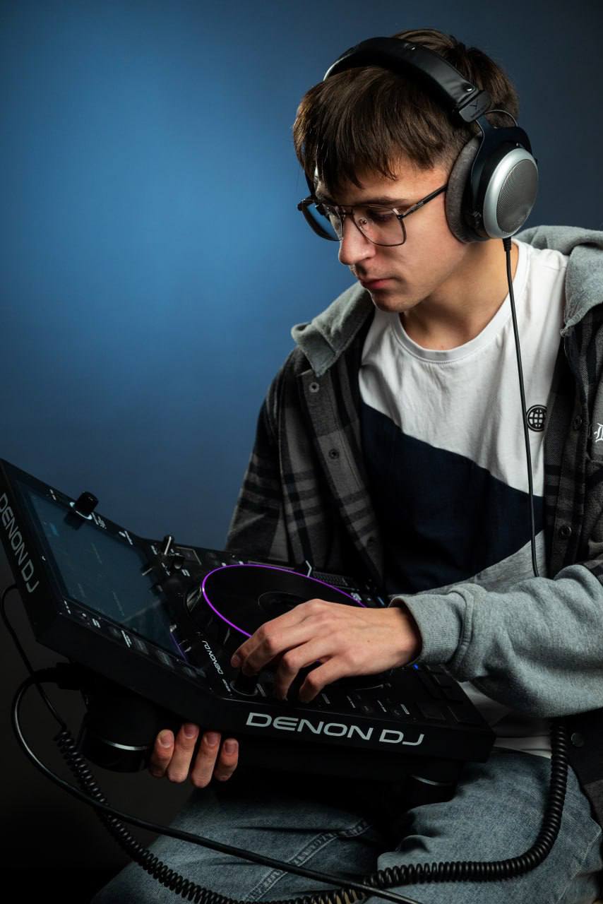 Студенты оренбургской Школы креативных индустрий вошли в число финалистов Всероссийского конкурса электронной музыки «КатуШКИ» Студенты оренбургской Школы креативных индустрий вошли в число финалистов Всероссийского конкурса электронной музыки «КатуШКИ»