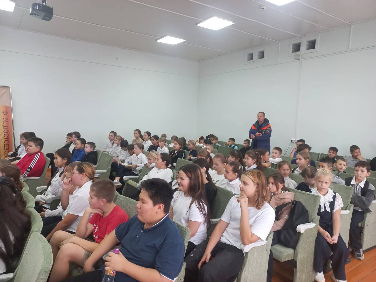 Игры на льду опасны!. Инспекторы Центра ГИМС провели открытый урок в Черкасской школе Игры на льду опасны!. Инспекторы Центра ГИМС провели открытый урок в Черкасской школе