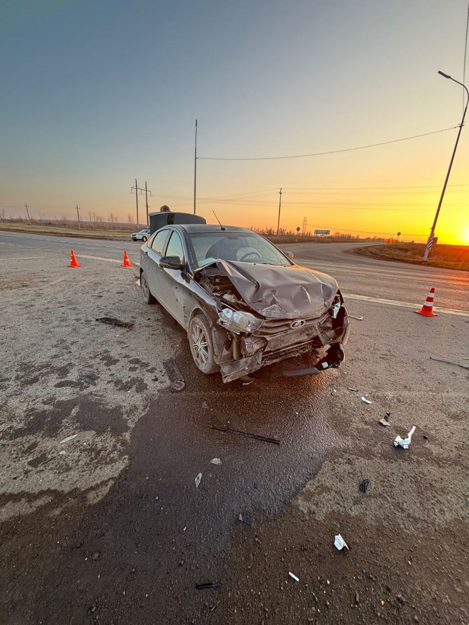 Сотрудники Госавтоинспекции Новосергиевского района устанавливают обстоятельства ДТП между автомобилями "Лада Гранта" и "Лада Веста" Сотрудники Госавтоинспекции Новосергиевского района устанавливают обстоятельства ДТП между автомобилями "Лада Гранта" и "Лада Веста"