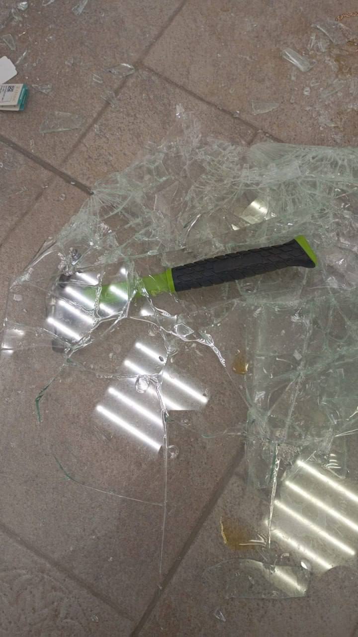 В Орске задержали подозреваемого в ограблении ювелирного магазина В Орске задержали подозреваемого в ограблении ювелирного магазина