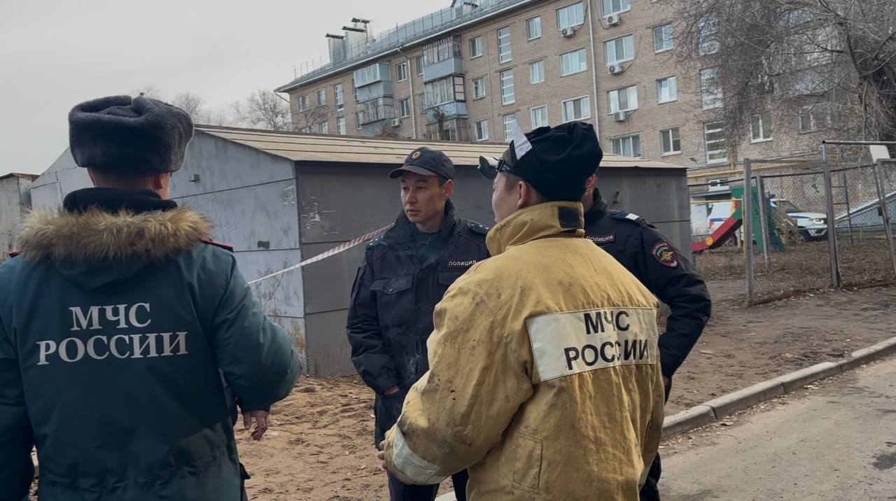 В Оренбурге полицейские ППС оказали помощь жителям пятиэтажки, в которой случился пожар В Оренбурге полицейские ППС оказали помощь жителям пятиэтажки, в которой случился пожар