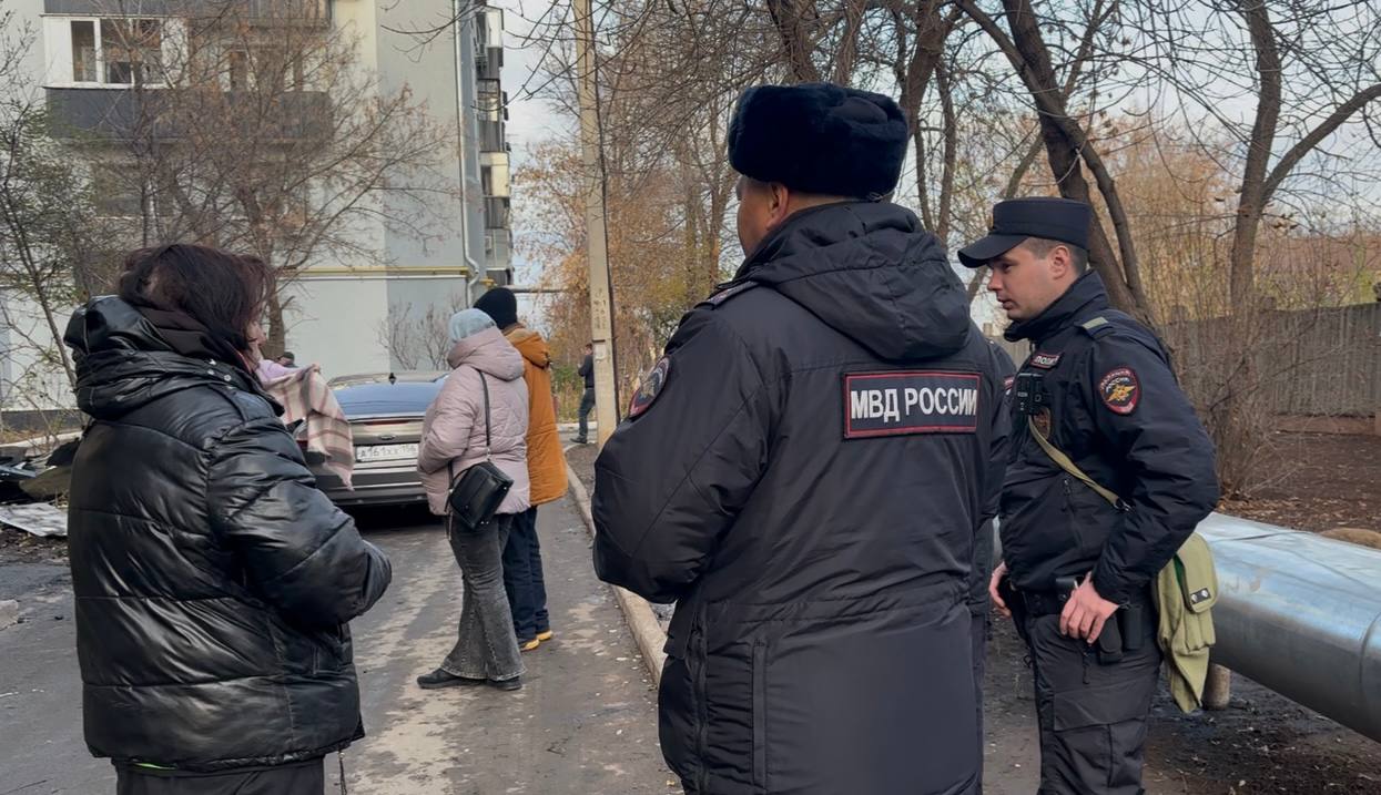 В Оренбурге полицейские ППС оказали помощь жителям пятиэтажки, в которой случился пожар В Оренбурге полицейские ППС оказали помощь жителям пятиэтажки, в которой случился пожар