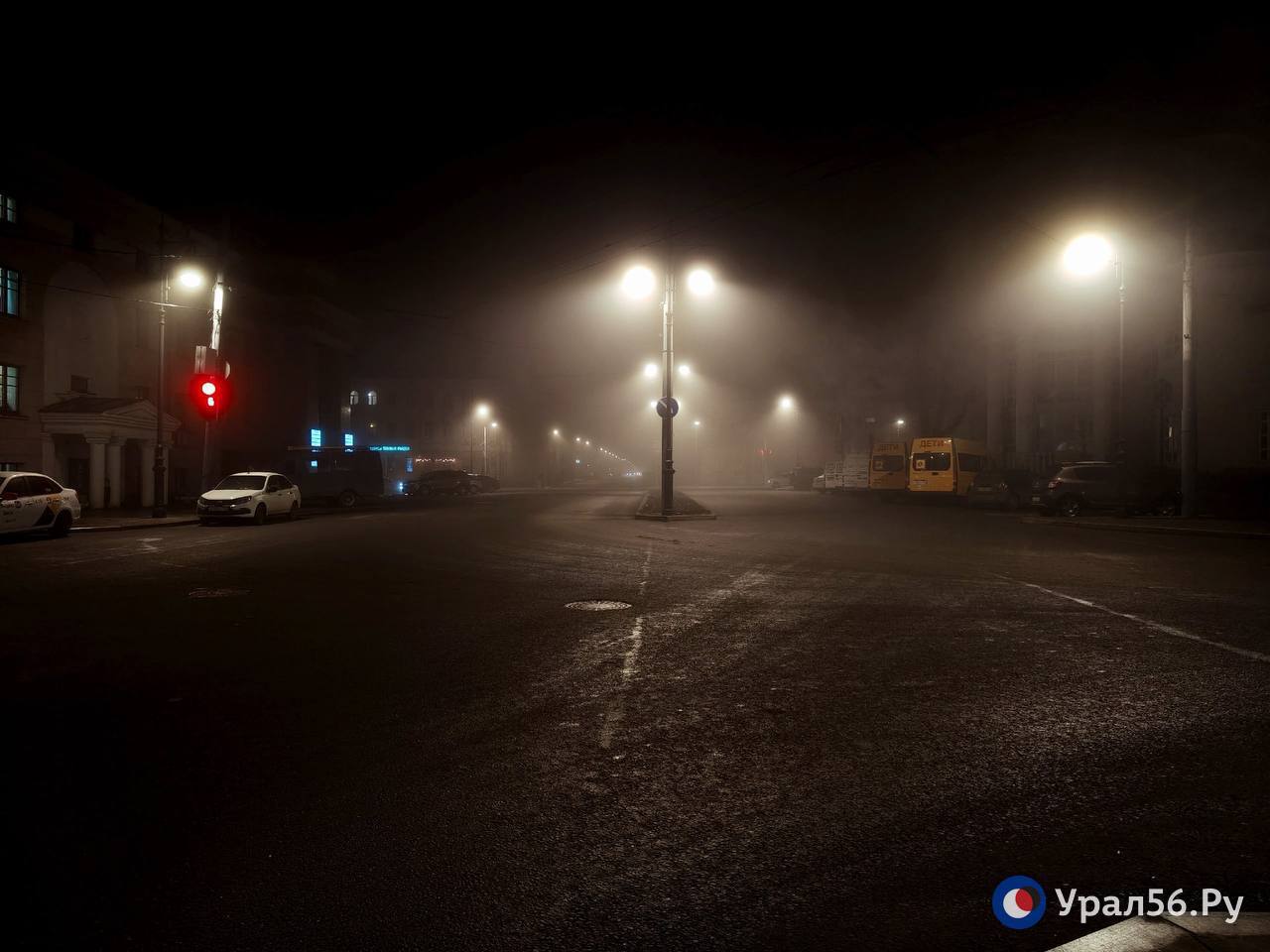 Сегодня в Оренбурге почти киношная атмосфера — город утонул в плотном тумане Сегодня в Оренбурге почти киношная атмосфера — город утонул в плотном тумане