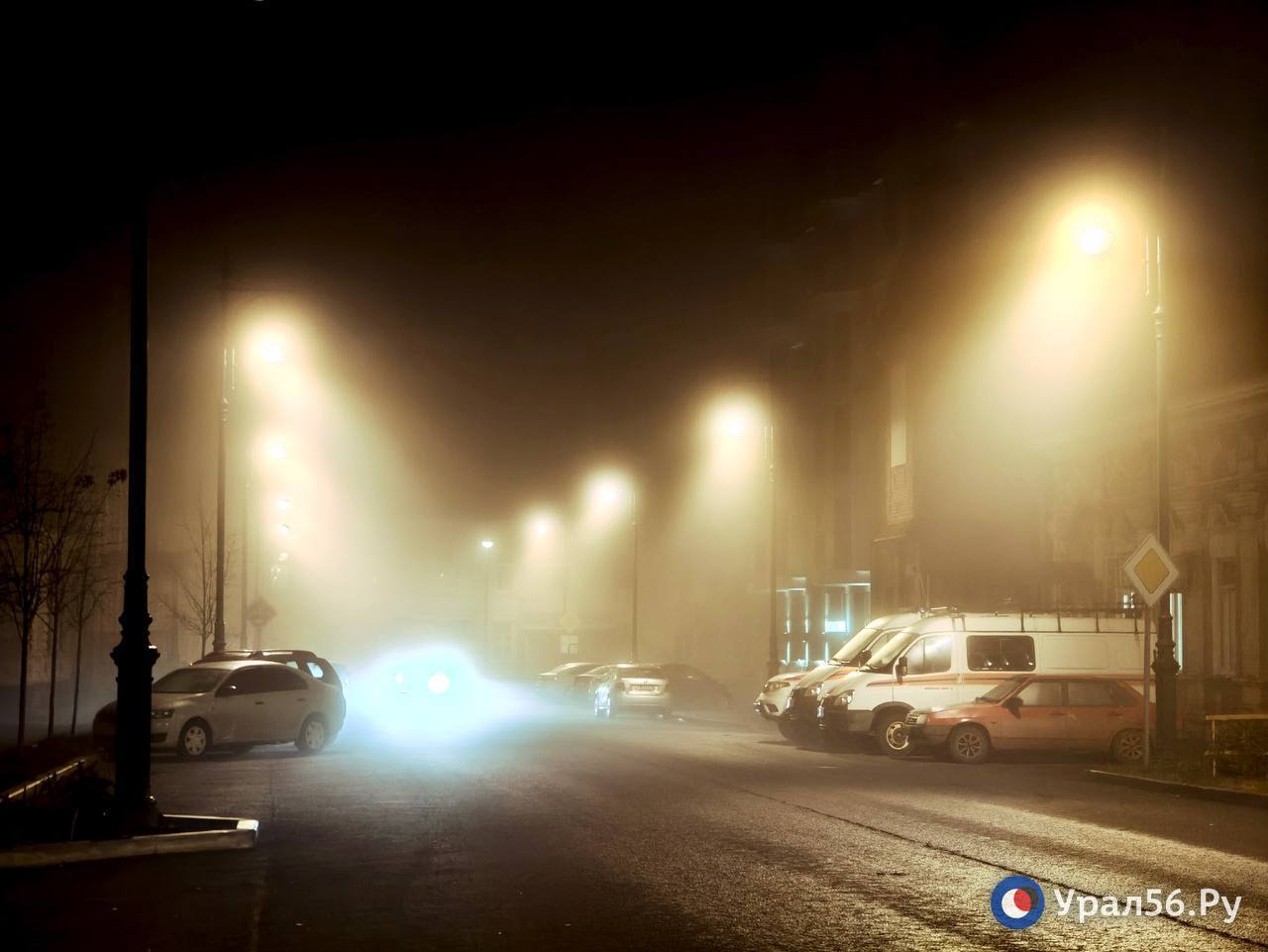 Сегодня в Оренбурге почти киношная атмосфера — город утонул в плотном тумане Сегодня в Оренбурге почти киношная атмосфера — город утонул в плотном тумане