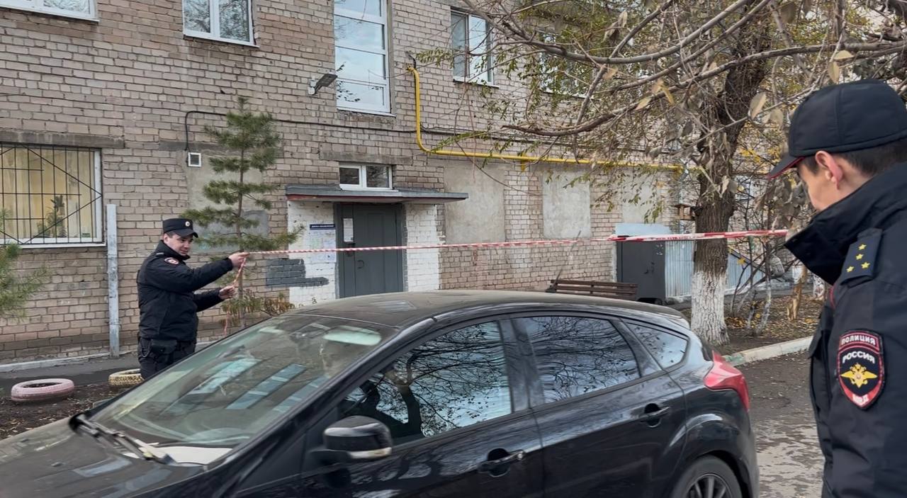 В Оренбурге полицейские ППС оказали помощь жителям пятиэтажки, в которой случился пожар В Оренбурге полицейские ППС оказали помощь жителям пятиэтажки, в которой случился пожар