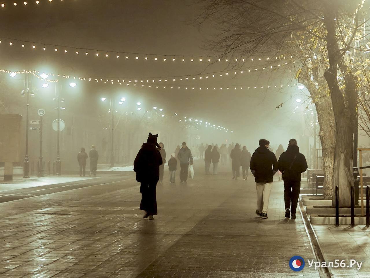 Сегодня в Оренбурге почти киношная атмосфера — город утонул в плотном тумане Сегодня в Оренбурге почти киношная атмосфера — город утонул в плотном тумане