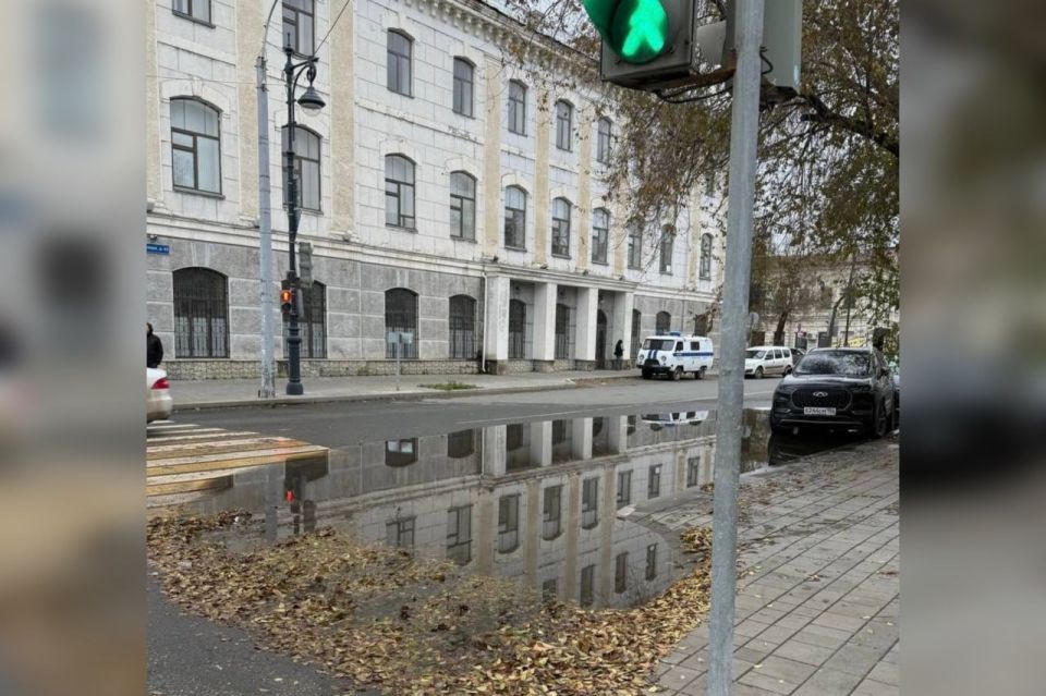 В центре Оренбурга на отремонтированной дороге пешеходный переход превратился в вечную лужу